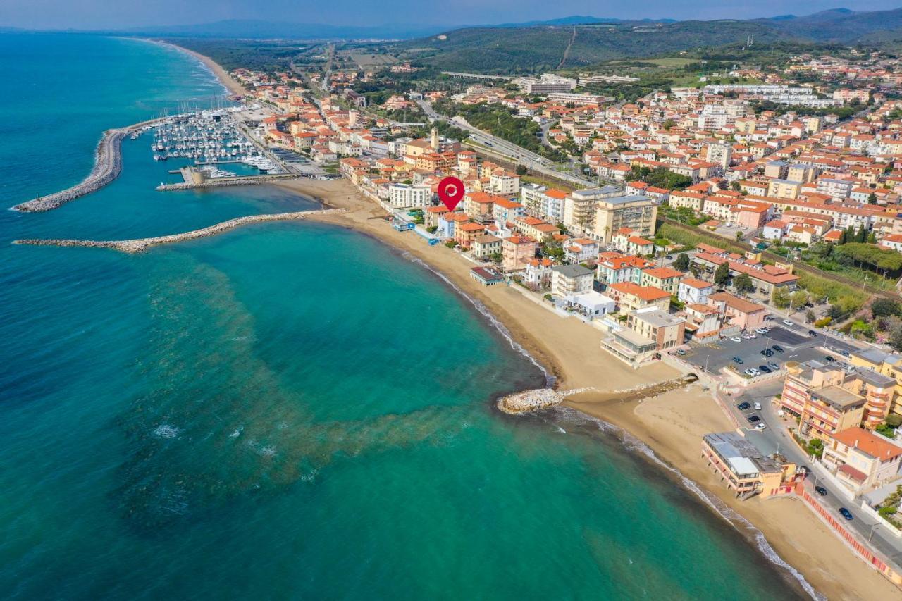 Villa Lilla Sulla Spiaggia Di San Vincenzo Luxury Екстериор снимка