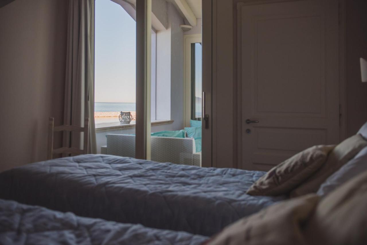 Villa Lilla Sulla Spiaggia Di San Vincenzo Luxury Екстериор снимка