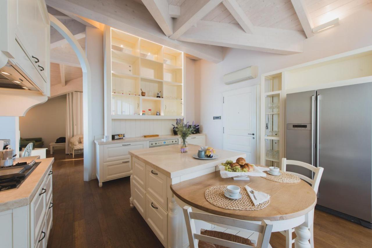 Villa Lilla Sulla Spiaggia Di San Vincenzo Luxury Екстериор снимка