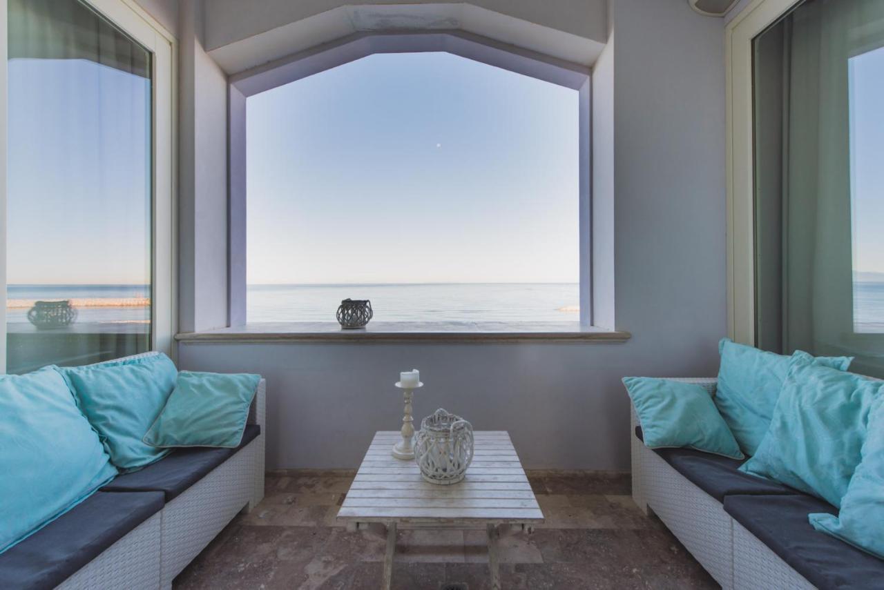 Villa Lilla Sulla Spiaggia Di San Vincenzo Luxury Екстериор снимка