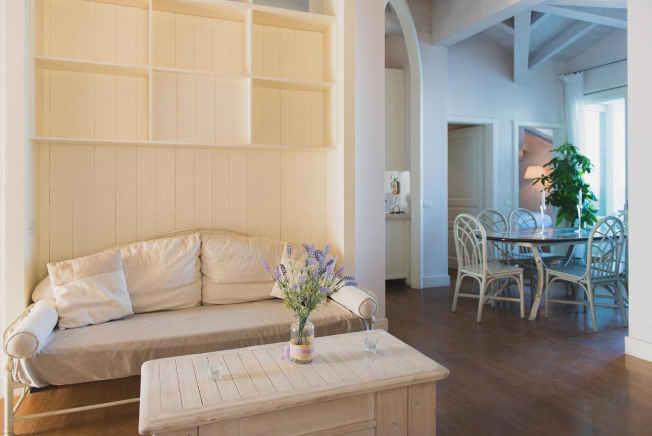 Villa Lilla Sulla Spiaggia Di San Vincenzo Luxury Екстериор снимка
