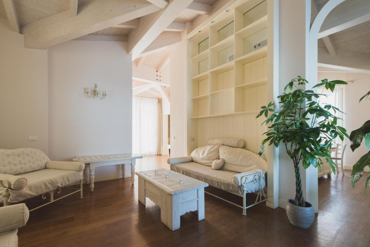 Villa Lilla Sulla Spiaggia Di San Vincenzo Luxury Екстериор снимка