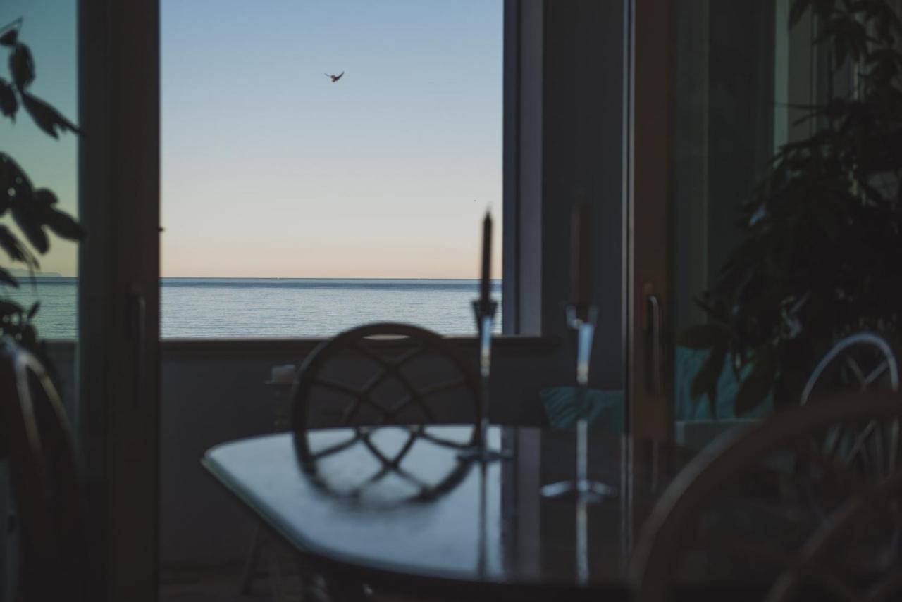 Villa Lilla Sulla Spiaggia Di San Vincenzo Luxury Екстериор снимка