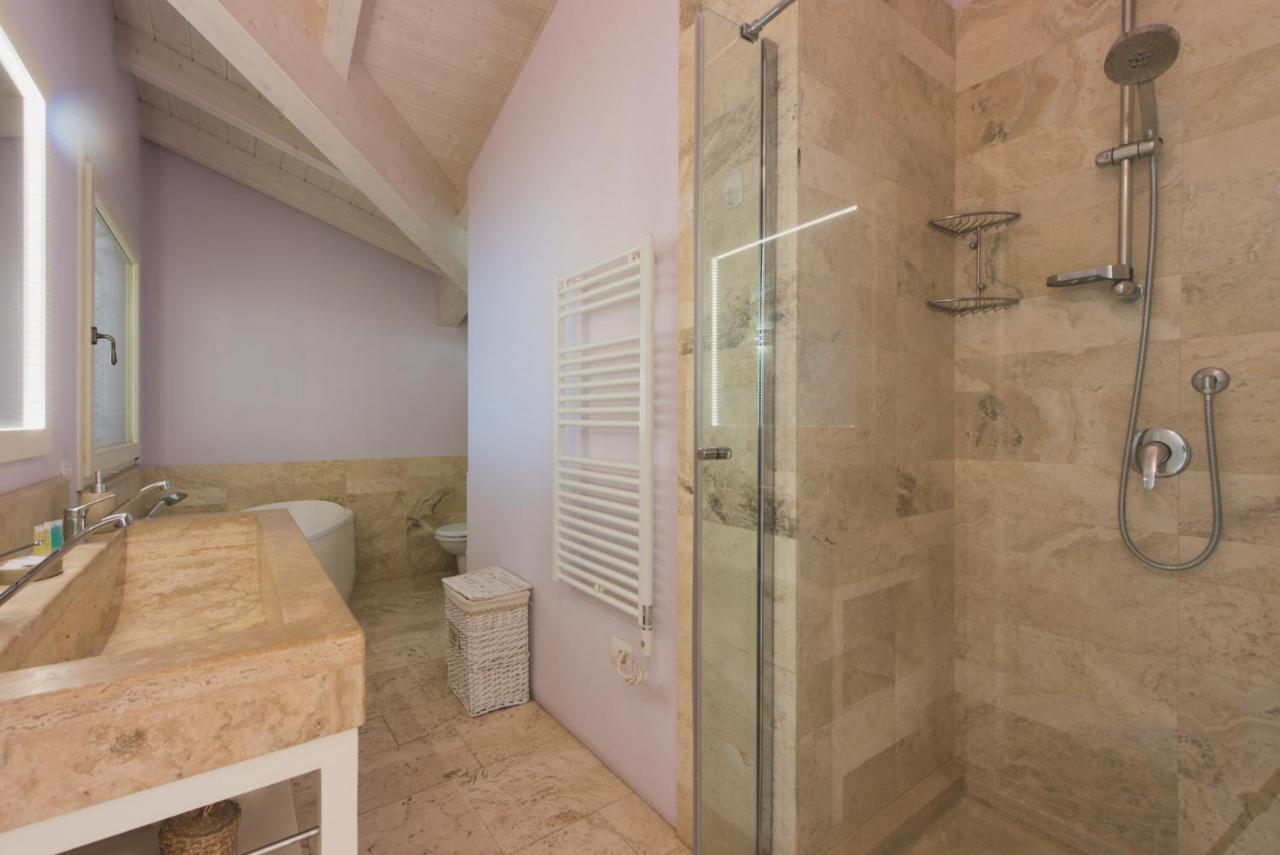 Villa Lilla Sulla Spiaggia Di San Vincenzo Luxury Екстериор снимка