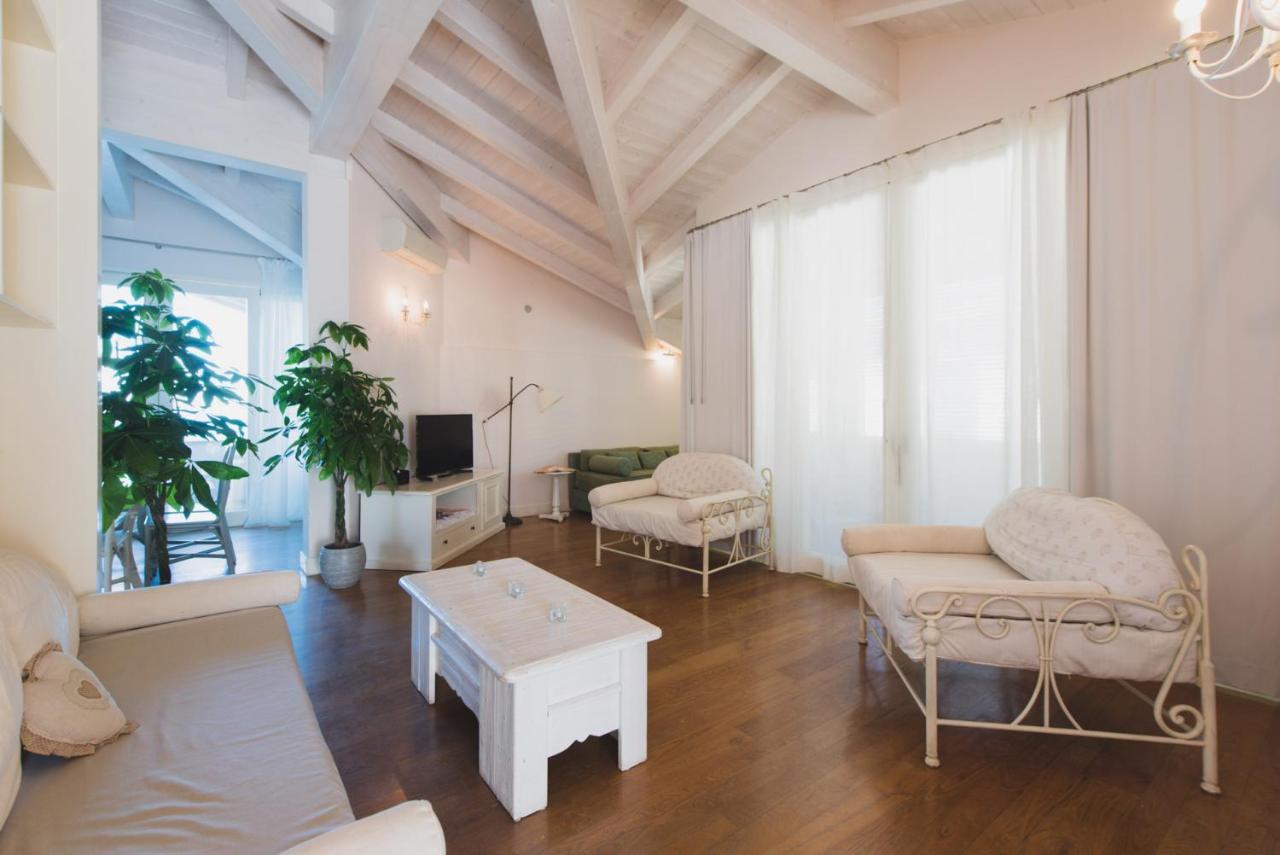 Villa Lilla Sulla Spiaggia Di San Vincenzo Luxury Екстериор снимка