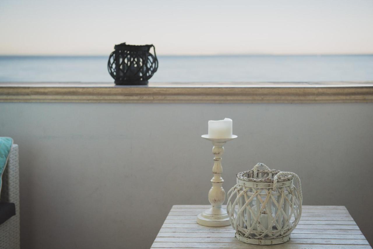 Villa Lilla Sulla Spiaggia Di San Vincenzo Luxury Екстериор снимка
