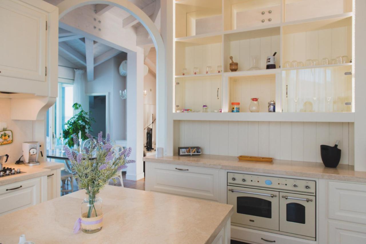 Villa Lilla Sulla Spiaggia Di San Vincenzo Luxury Екстериор снимка