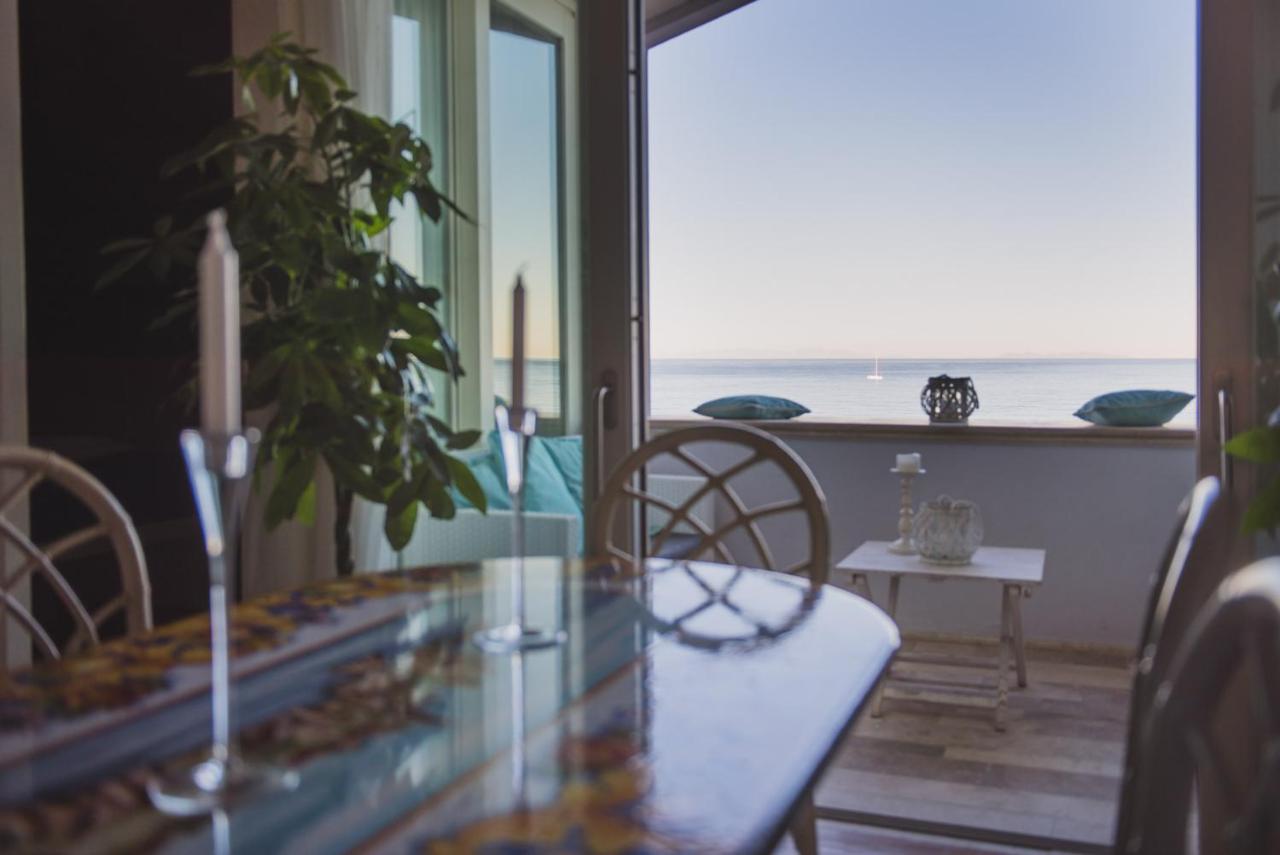 Villa Lilla Sulla Spiaggia Di San Vincenzo Luxury Екстериор снимка